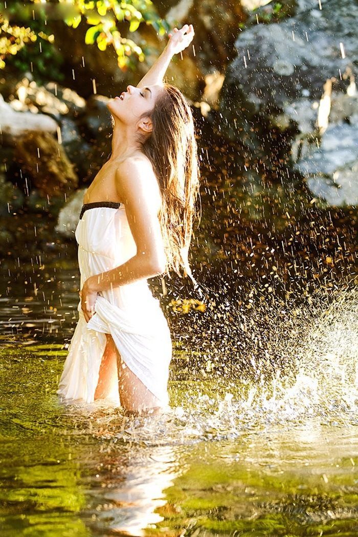 Marie Avgeropoulos in Sulaimaniya