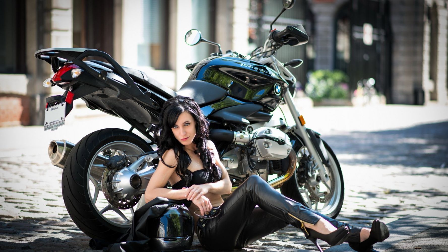 European women on bikes in Sulaimaniya