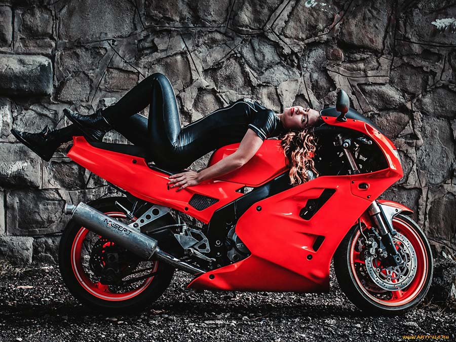 Beautiful girl Beautiful girls and motorcycles in Sulaimaniya