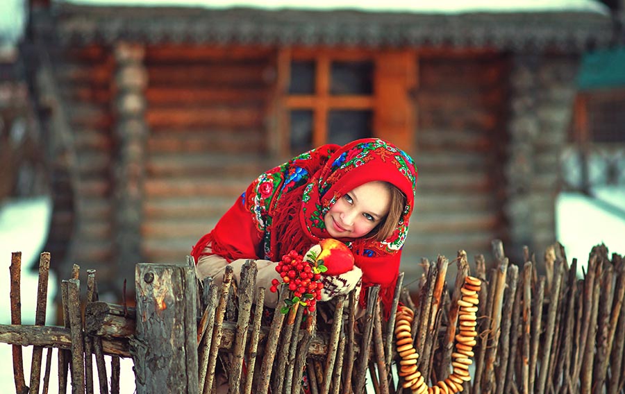 Sexy girl Women in Slavic costumes in Sulaimaniya